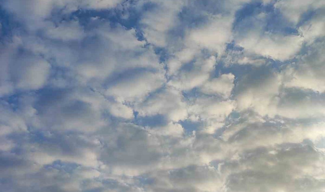 ADANA’DA HAVA SICAKLIĞI 30 DERECE GÖSTERİRKEN METEOROLOJİ VERİLERİNE GÖRE ÖĞLEDEN