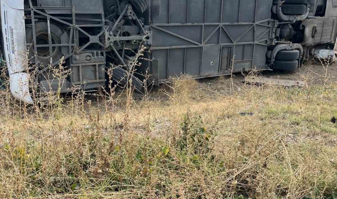 AFYONKARAHİSAR'DA TURİST KAFİLESİNİ TAŞIYAN YOLCU OTOBÜSÜNÜN DEVRİLMESİ SONUCU İLK BELİRLEMELERE