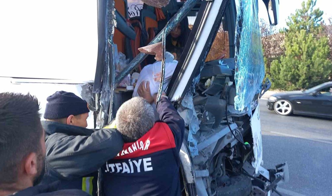 AFYONKARAHİSAR'DA BİR GÜNDE İKİNCİ OTOBÜS KAZASI:20 YARALI