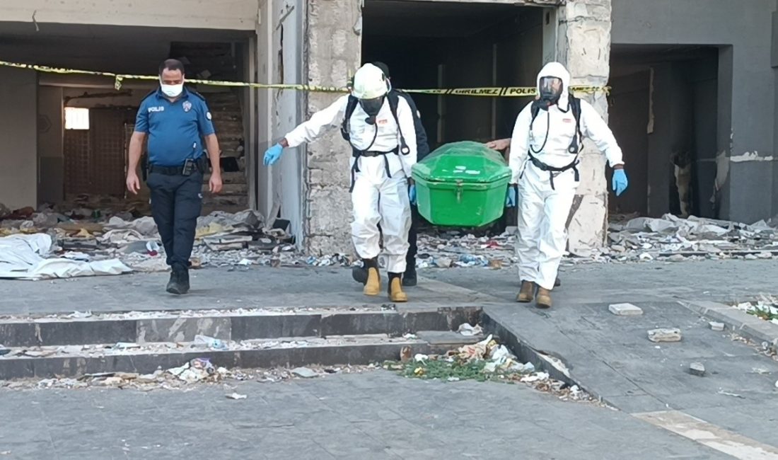 GAZİANTEP'TE DEPREMDE AĞIR HASAR ALAN VE YIKILMASI PLANLANAN BİNANIN EKSİ
