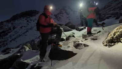 4 MEVSİM DAĞCILARI AĞIRLAYAN AĞRI’ DAĞI’NDA YOĞUN KAR YAĞIŞI GÖRÜLDÜ,