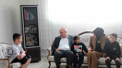 AĞRI VALİSİ MUSTAFA KOÇ VE EŞİ NESLİHAN GÜL KOÇ, VATANDAŞLARLA