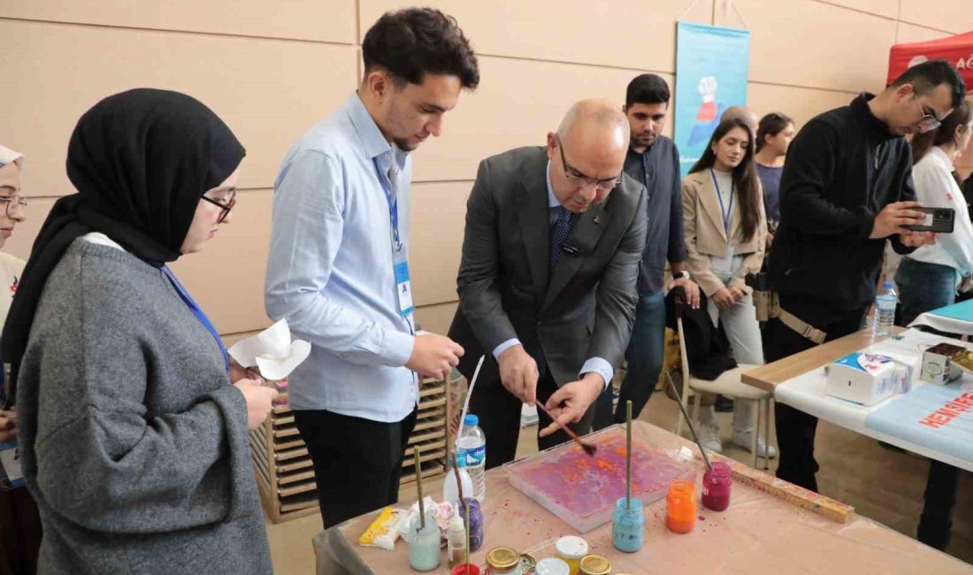 AĞRI'DA DÜZENLENEN BİLİM ŞENLİĞİ VESİLESİYLE GENÇ YETENEKLER HAZIRLADIKLARI ETKİNLİKLERİ TANITMA