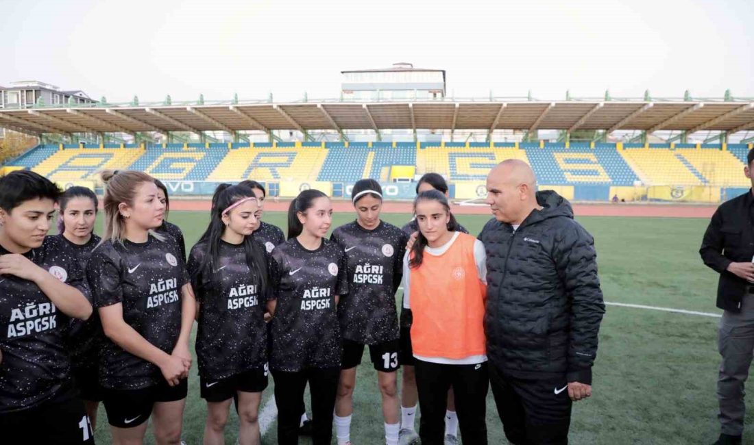 AĞRI’NIN TEK KADIN FUTBOL TAKIMI, “KIZ ÇOCUKLARI” İÇİN YEŞİL SAHADA
