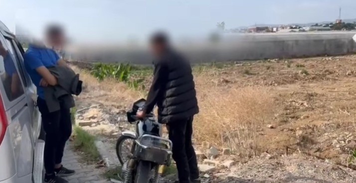ANTALYA’NIN ALANYA İLÇESİNDE JANDARMANIN ‘DUR’ İHTARINA UYMAYAN EHLİYETSİZ MOTOSİKLET SÜRÜCÜSÜNE