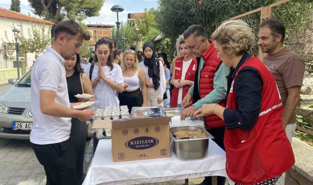 MANİSA'NIN ALAŞEHİR İLÇESİNDE TÜRK KIZILAY DERNEĞİ TARAFINDAN MANİSA CELAL BAYAR