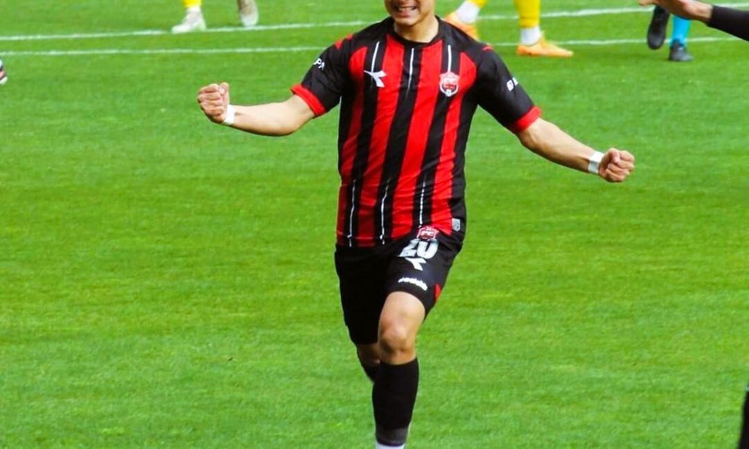 KASTAMONUSPOR'UN 19 YAŞINDAKİ FUTBOLCUSU ALİ ALTINÖZ, İYİ BİR OYUNCU GRUBUNA
