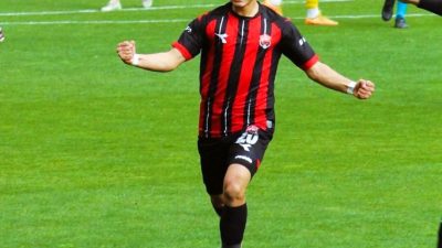 KASTAMONUSPOR'UN 19 YAŞINDAKİ FUTBOLCUSU ALİ ALTINÖZ, İYİ BİR OYUNCU GRUBUNA