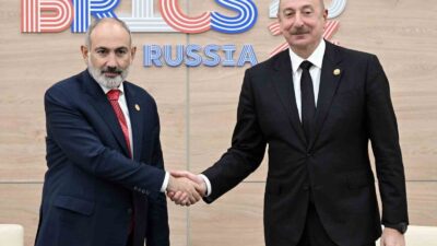 AZERBAYCAN CUMHURBAŞKANI İLHAM ALİYEV, BRICS ZİRVESİ MARJINDA ERMENİSTAN BAŞBAKANI NİKOL