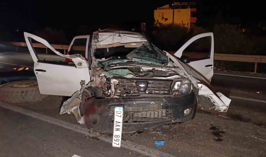 ANTALYA'DA SEYİR HALİNDEKİ OTOMOBİL AYNI İSTİKAMETTE GİDEN KAMYONA ARKADAN ÇARPTI.