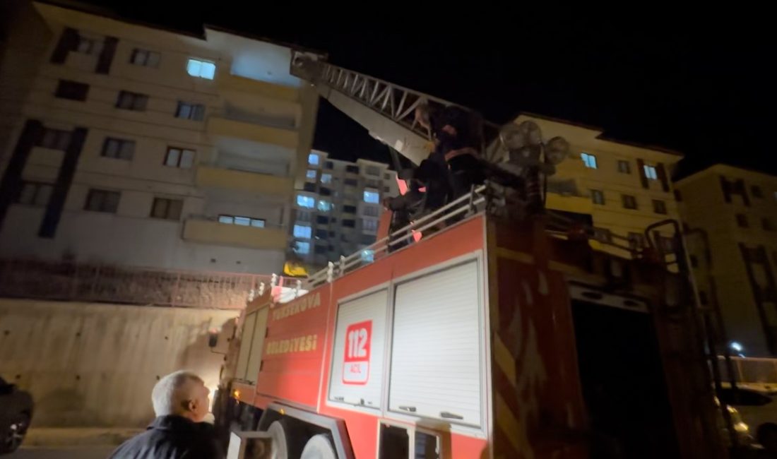 HAKKARİ'NİN YÜKSEKOVA İLÇESİNDE EVDEN ÇIKTIĞI SIRADA ANAHTARINI KAPIDA UNUTAN VATANDAŞIN