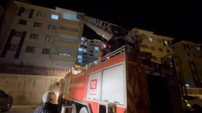 HAKKARİ'NİN YÜKSEKOVA İLÇESİNDE EVDEN ÇIKTIĞI SIRADA ANAHTARINI KAPIDA UNUTAN VATANDAŞIN