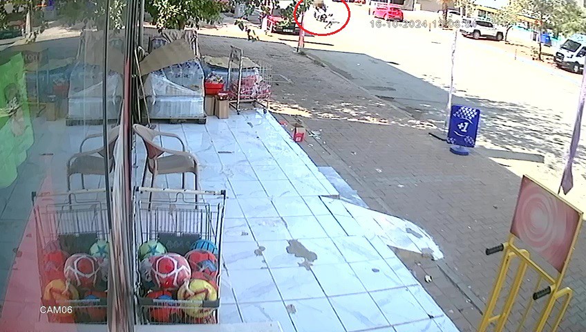 ANTALYA’DA BİR ANDA YOLA FIRLAYAN KÜÇÜK ÇOCUĞA MOTOKURYE ÇARPTI. KAZA