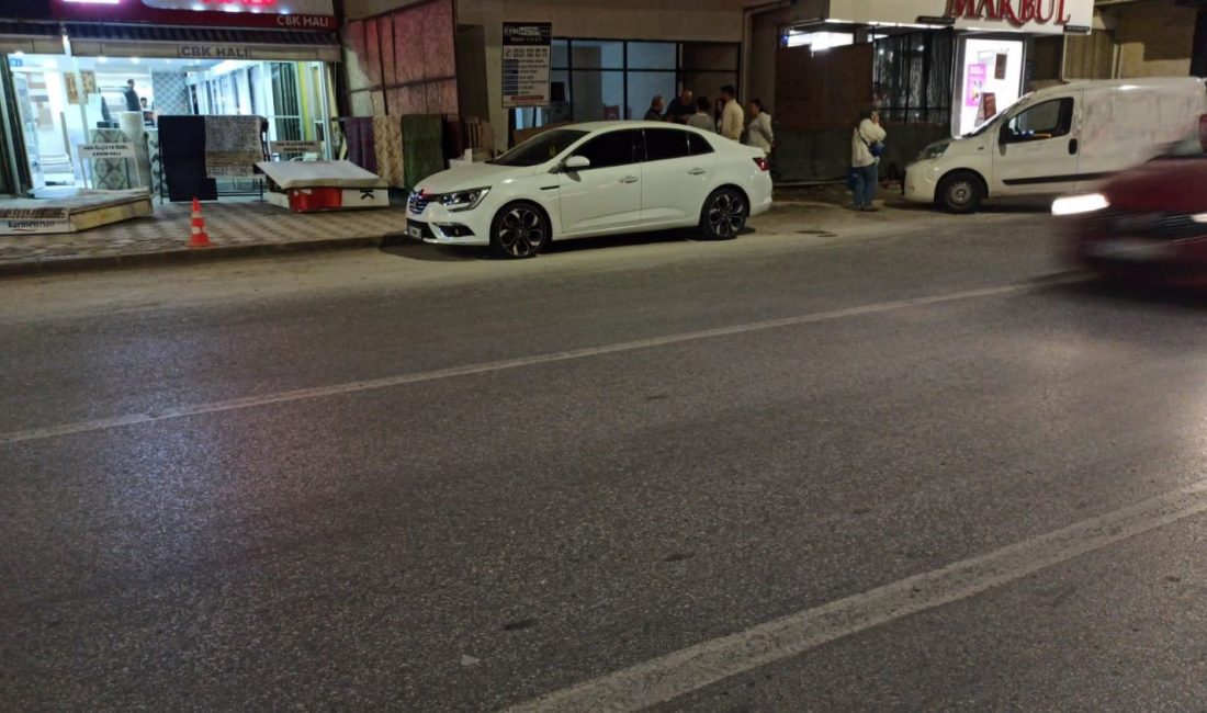 ANKARA’NIN SİNCAN İLÇESİNDE KALABALIK BİR GRUPLA TARTIŞAN ŞAHIS ELİNDEKİ BIÇAĞI