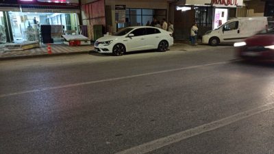 ANKARA’NIN SİNCAN İLÇESİNDE KALABALIK BİR GRUPLA TARTIŞAN ŞAHIS ELİNDEKİ BIÇAĞI