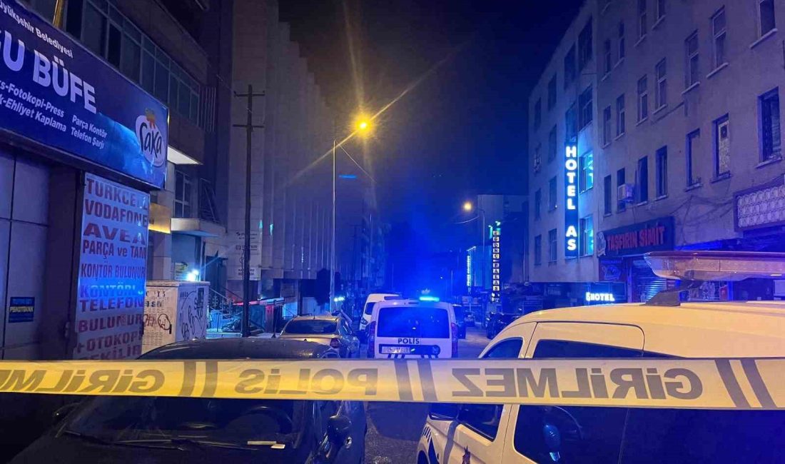 ANKARA’NIN RÜZGARLI CADDESİ BİR KİŞİ EĞLENCE MERKEZİNDE GÖRÜŞTÜĞÜ KADININI VURARAK