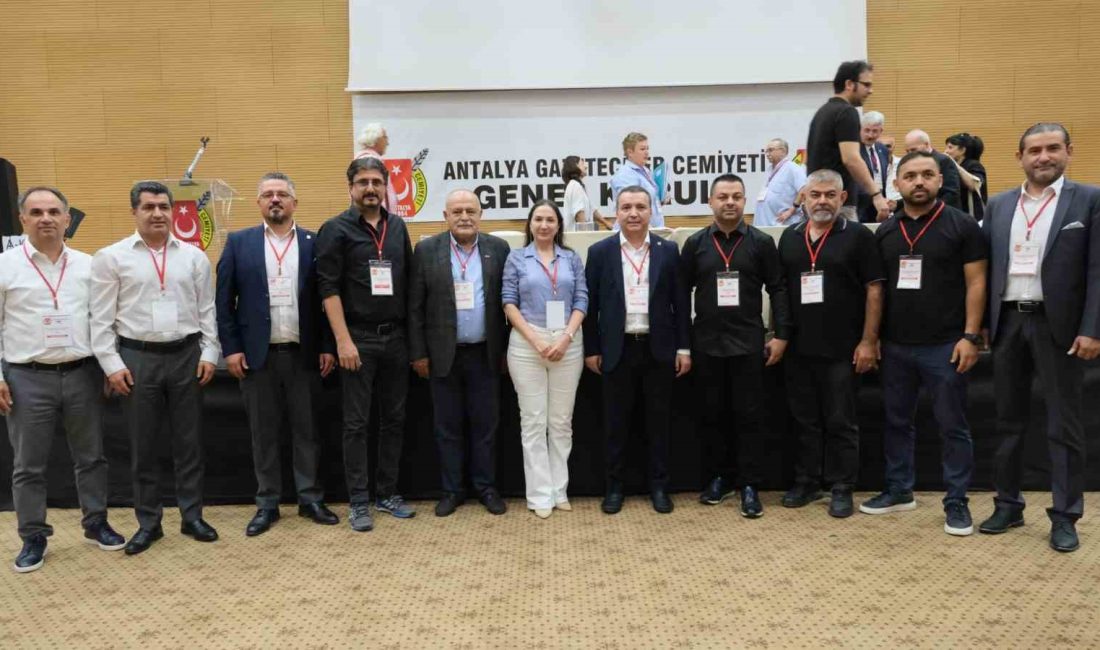 TEK LİSTE İLE GİDİLEN VE AÇIK OYLAMA YAPILAN  KONGREDE