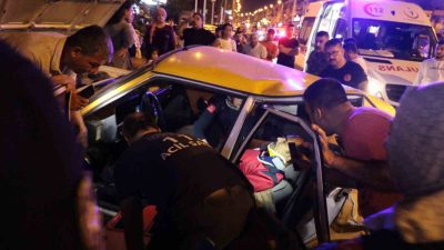 ANTALYA'DA İKİ OTOMOBİLİN ÇARPIŞMASI SONUCU MEYDANA GELEN KAZADA 4 KİŞİ