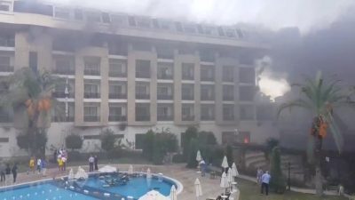 ANTALYA'NIN KEMER İLÇESİ BELDİBİ MEVKİİNDE BİR OTELDE YANGIN ÇIKTI.