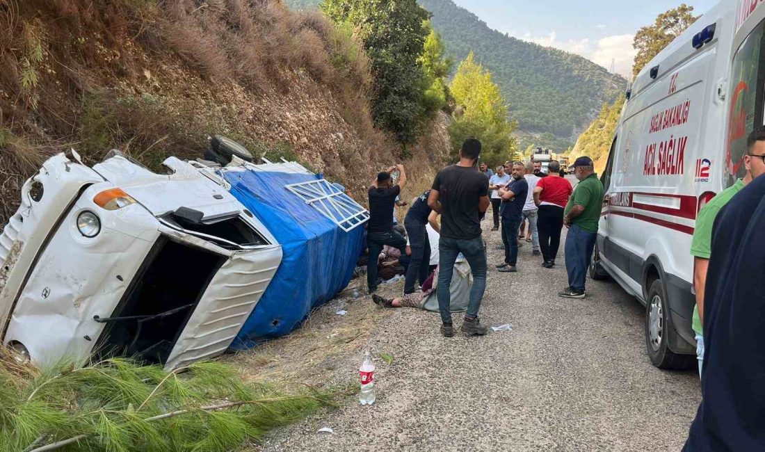 ANTALYA’DA SÜRÜCÜNÜN DİREKSİYON HAKİMİYETİNİ KAYBETMESİ SONUCU YAN YATAN KAMYONETTE 1’İ