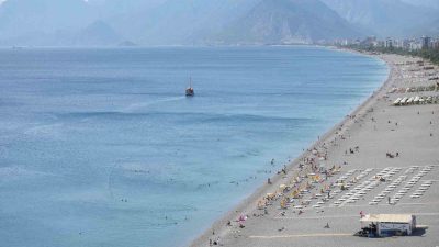 ANTALYA'DA SABAH SAATLERİNDE BİR ANDA DÜŞEN HAVA SICAKLIĞI KENT SAKİNLERİ
