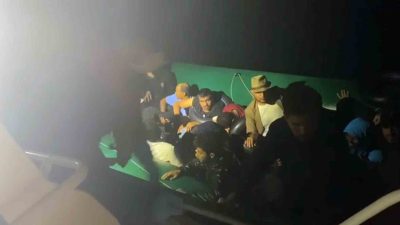 MUĞLA’NIN ORTACA İLÇESİ AÇIKLARINDA SEYREDEN VE İÇİNDE DÜZENSİZ GÖÇMENLERİN BULUNDUĞU