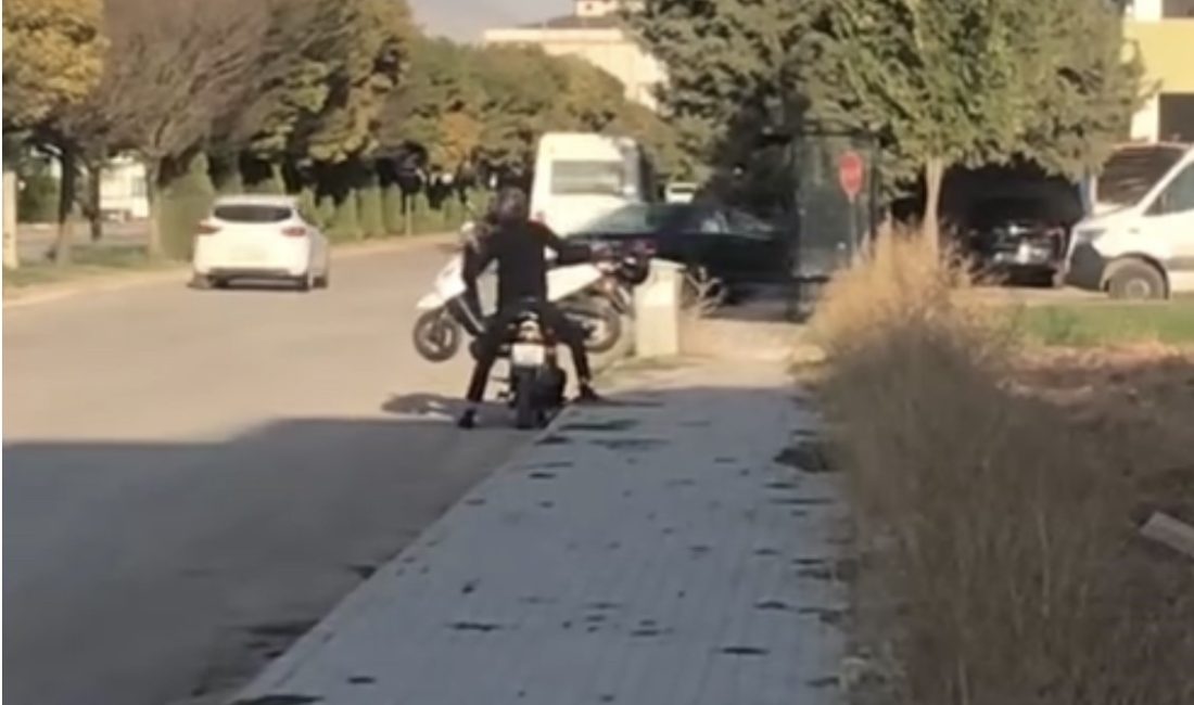 ELAZIĞ’DA BİR ŞAHIS ARIZALANAN MOTOSİKLETİ, BAŞKA BİR MOTOSİKLETİN ÜZERİNE KOYARAK