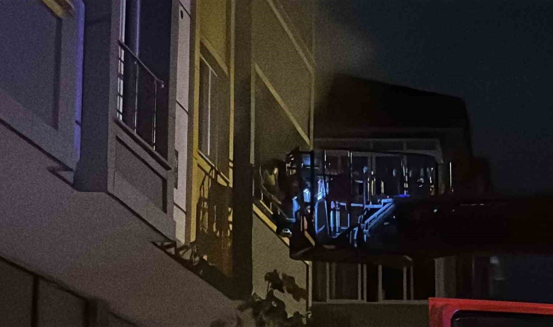 ARNAVUTKÖY’DE BİR BİNADA ELEKTRİK PANOSUNDAN ÇIKAN YANGINDA DUMANLAR TÜM DAİRELERİ
