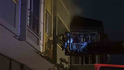 ARNAVUTKÖY’DE BİR BİNADA ELEKTRİK PANOSUNDAN ÇIKAN YANGINDA DUMANLAR TÜM DAİRELERİ