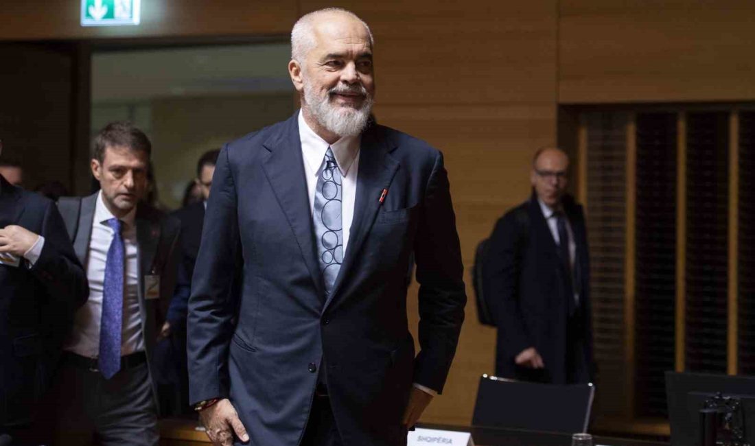 ARNAVUTLUK, AVRUPA BİRLİĞİ (AB) İLE LÜKSEMBURG'DA GERÇEKLEŞTİRİLEN KATILIM MÜZAKERELERİNDE İLK