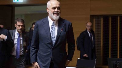 ARNAVUTLUK, AVRUPA BİRLİĞİ (AB) İLE LÜKSEMBURG'DA GERÇEKLEŞTİRİLEN KATILIM MÜZAKERELERİNDE İLK