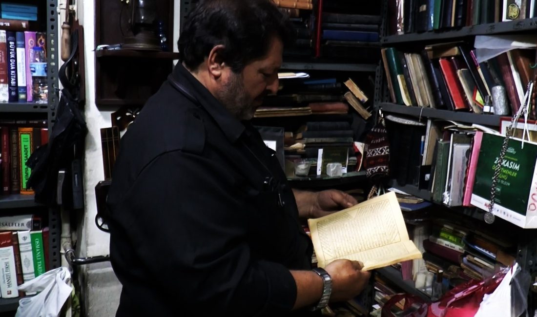 ASIRLIK KİTAPLARI MUHAFAZA EDEREK TARİHE IŞIK TUTUYOR