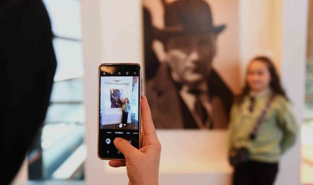 ATATÜRK’ÜN EN ÖZEL FOTOĞRAFLARI OSMANGAZİ’DE SERGİLENİYOR