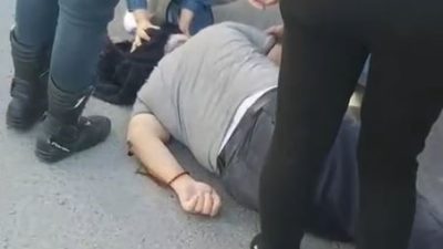 İSTANBUL AVCILAR’DA SEYİR HALİNDEKİ DOLMUŞUN KAPISI ANİDEN AÇILDI, BİR YOLCU