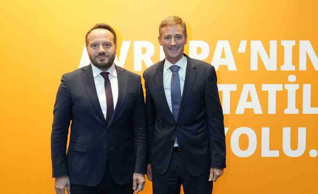 TUNCAY EMİNOĞLU (SOLDAKİ), KOWNATZKİ (SAĞDAKİ)