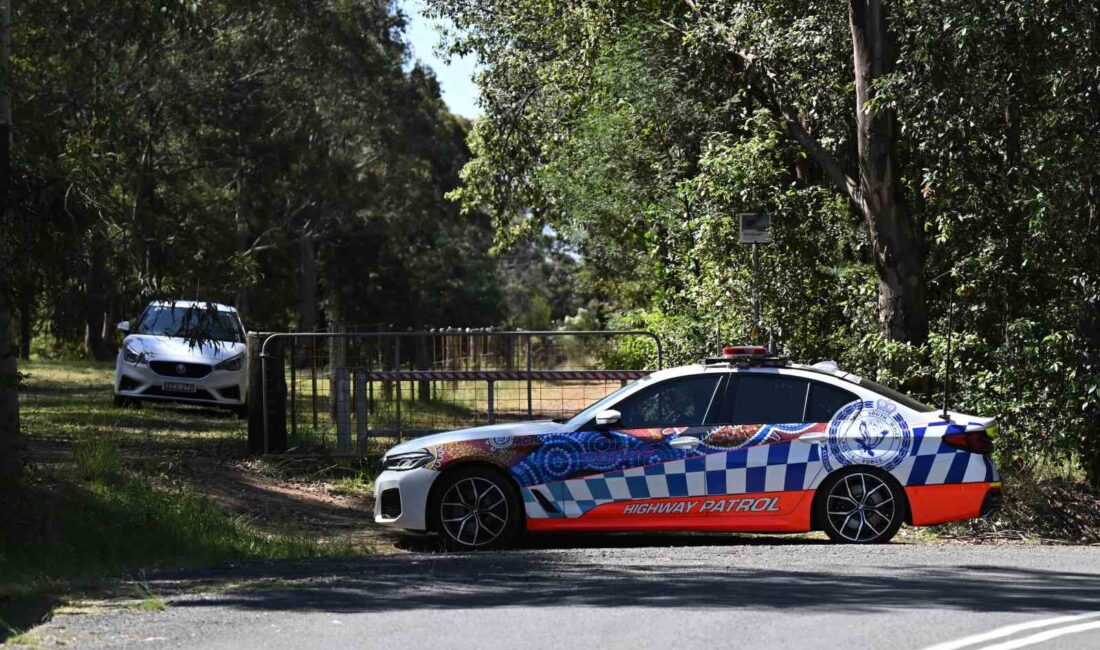 AVUSTRALYA'NIN SYDNEY KENTİNDE İKİ UÇAĞIN HAVADA ÇARPIŞMASI VE ORMANLIK ALANA