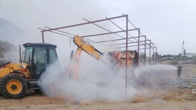 AYDIN'IN BUHARKENT İLÇESİNDE BİR HAYVAN ÇİFTLİĞİNDE ÇIKAN YANGINDA, SAMAN BALYALARI