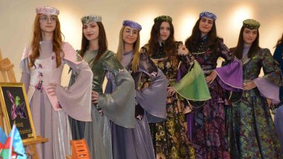 AZERBAYCAN’IN MİLLİ KIYAFETLERİ, İZMİR’DE SERGİLENDİ