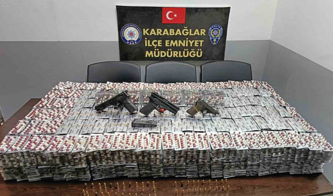 İZMİR'İN KARABAĞLAR İLÇESİNDE ŞÜPHE ÜZERİNE KONTROL EDİLEN BİR OTOMOBİLİN ARKA