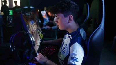 BAĞCILAR BELEDİYESİ E-SPOR OYUNCUSU 15 YAŞINDAKİ EMİRHAN MIZIROĞLU, DÜNYADA 23