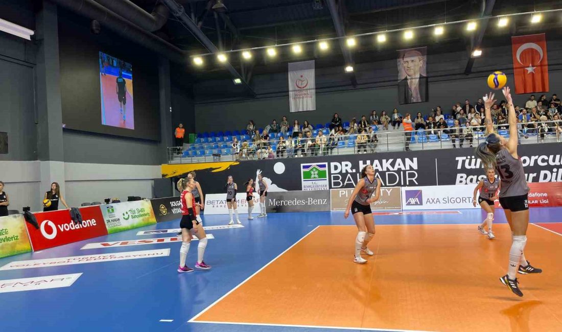 BAHÇELİEVLER BELEDİYESİ KADIN VOLEYBOL TAKIMI KENDİ EVİNDEKİ İLK SULTANLAR LİGİ