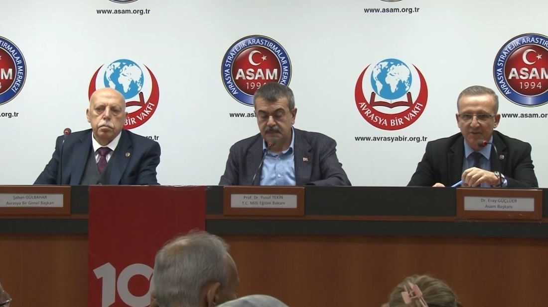 KÜÇÜKÇEKMECE’DE DÜZENLENEN AVRASYA BİR VAKFI 2024-2025 DÖNEMİ CUMARTESİ KONFERANSLARININ AÇILIŞINDA