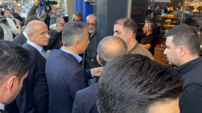 İÇİŞLERİ BAKANI ALİ YERLİKAYA DEPREMİN YAŞANDIĞI MALATYA'DA ESNAFLA BİR ARAYA