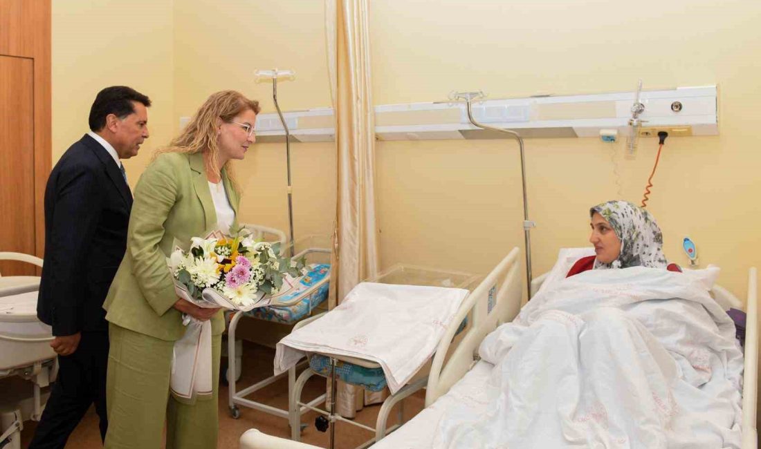 BAKIRKÖY BELEDİYE BAŞKANI DOÇ. DR. AYŞEGÜL OVALIOĞLU METROBÜSTE DOĞAN BEBEĞİ