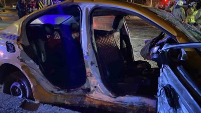 BAŞAKŞEHİR’DE KIRMIZI IŞIKTA GEÇEN TİCARİ TAKSİ OTOMOBİLLE ÇARPIŞTI, 10 YARALI