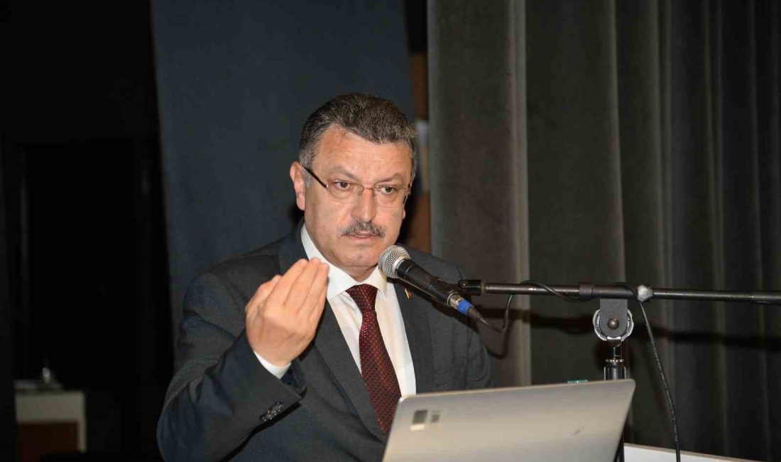 PANELİN AÇILIŞINDA KONUŞAN BAŞKAN AHMET METİN GENÇ