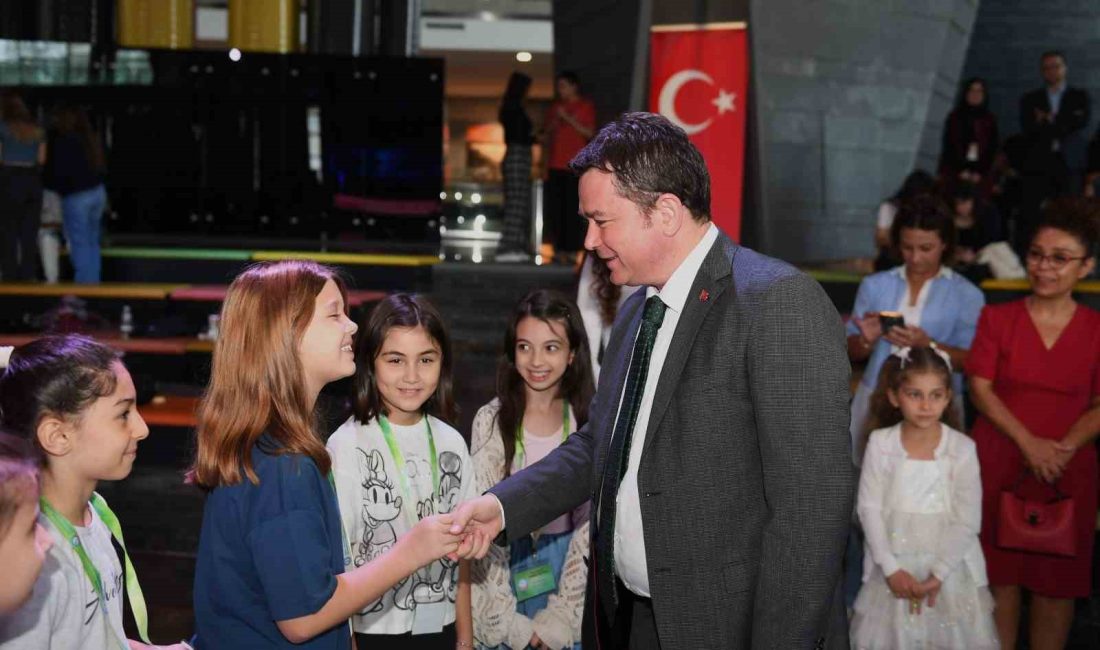 BAŞKAN AYDIN DÜNYA KIZ ÇOCUKLARI GÜNÜ’NÜ PASTA KESEREK KUTLADI
