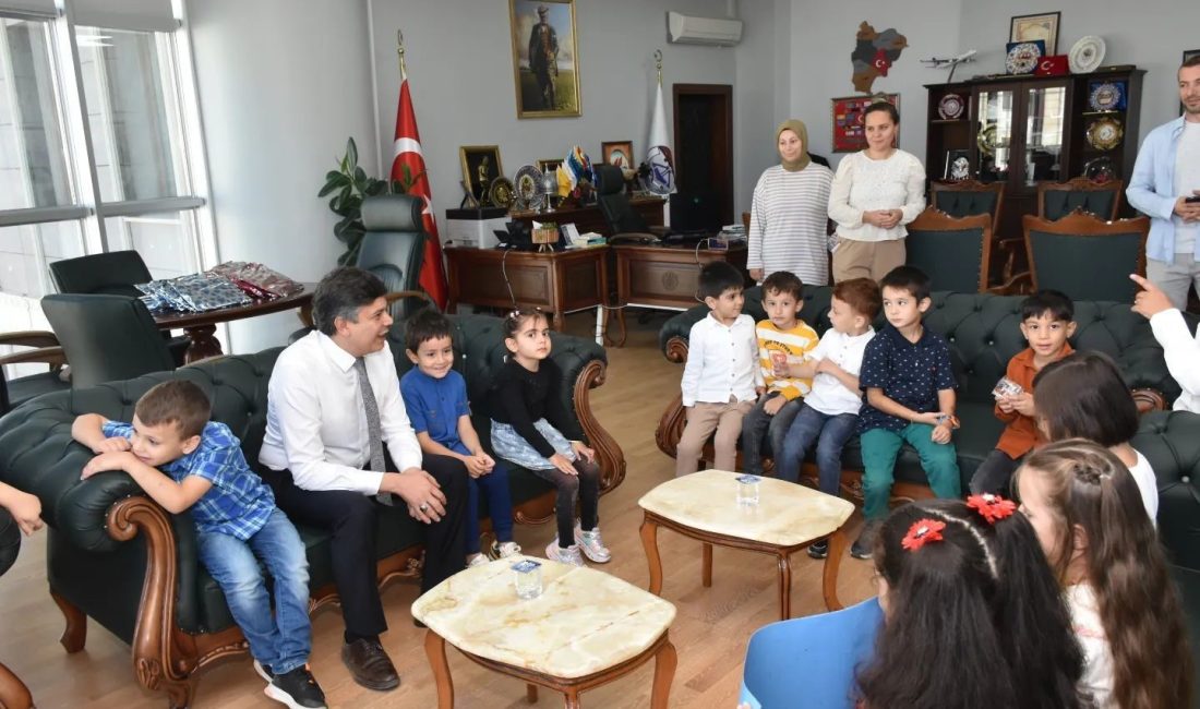 BİLECİK’İN SÖĞÜT İLÇESİNDE MİNİK ÖĞRENCİLER, BELEDİYE BAŞKANI FERHAT DURGUT’U ZİYARET