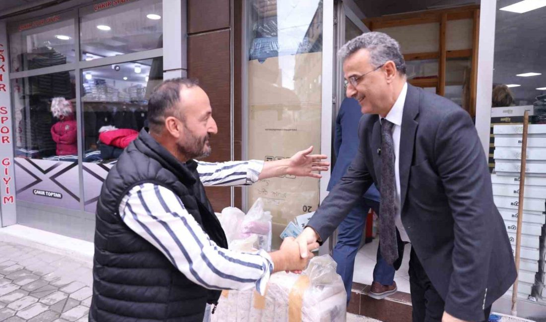 İLKADIM'IN TİCARİ HAYATINA YÖN VEREN PAZAR MAHALLESİ'NDE ESNAF ZİYARETİ YAPAN