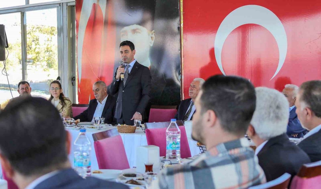 BAYRAKLI BELEDİYE BAŞKANI İRFAN ÖNAL, MUHTARLAR GÜNÜ DOLAYISIYLA 24 MAHALLE